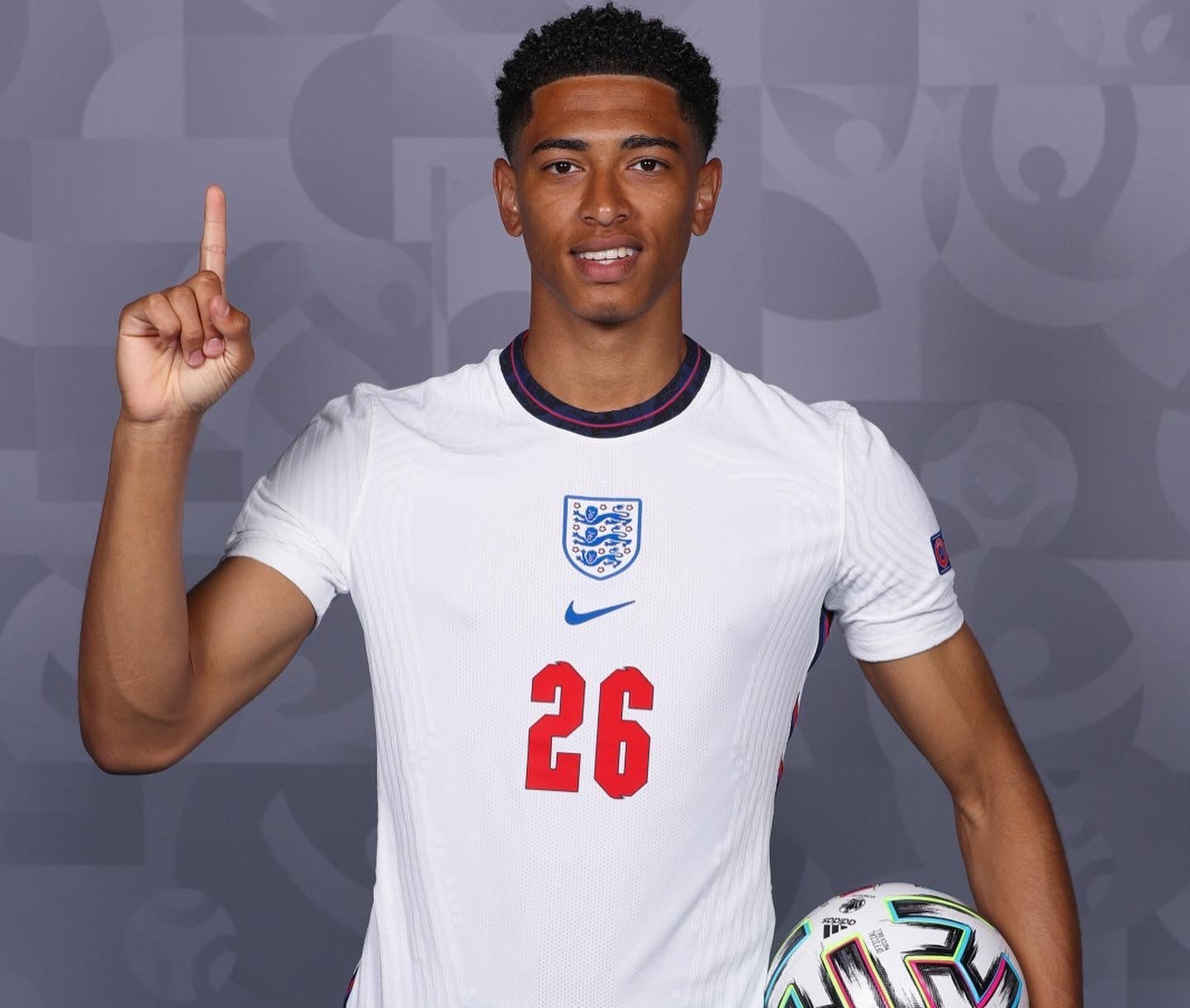 篮球湖人新秀完成生涯首次双双