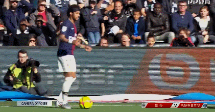 足球国足专机启程，目标三连胜