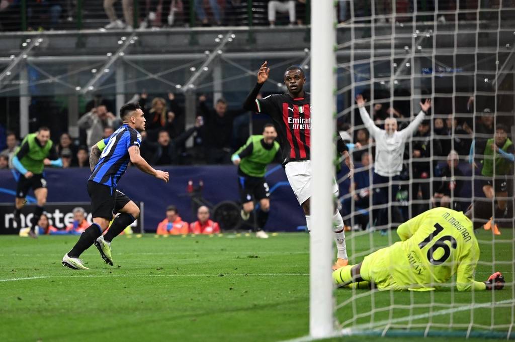 孔帕尼：我有关注曼城希望他们英超夺冠；连胜时我们也要反思（孔帕尼：盼曼城英超问鼎 连胜时也要保持反思）