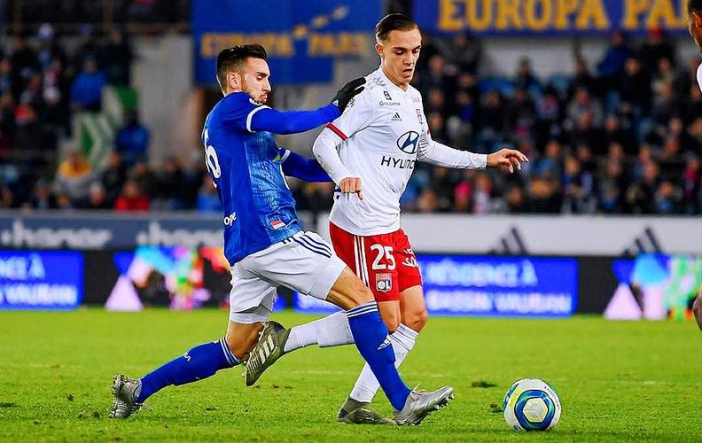 西甲战报：巴雷内切亚半场吊射建功，皇家社会3-1十人奥萨苏纳（西甲简报：巴雷内切亚半场挑射破门，皇家社会3-1力克十人奥萨苏纳）