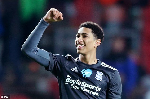 国米官方宣布邦尼左膝轻微扭伤，下周将再对伤情做出评估（国米官宣：邦尼左膝轻度扭伤，伤情将于下周复评）