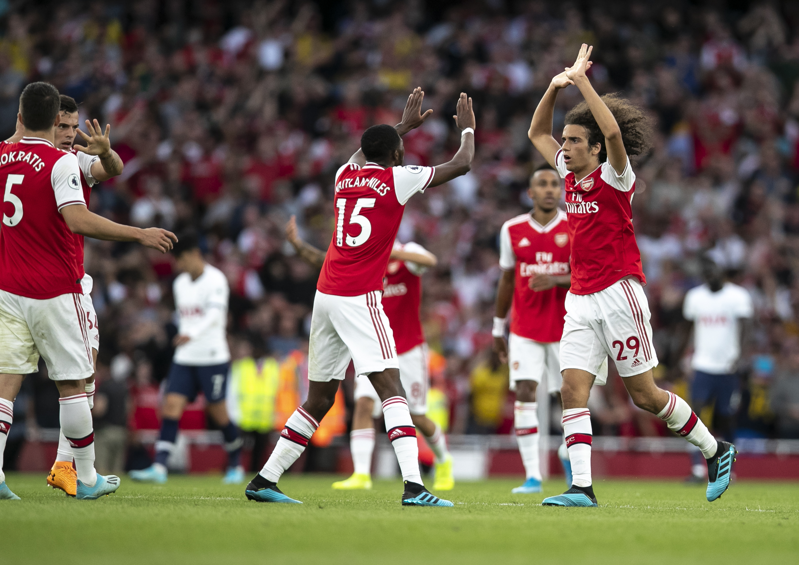 小瓦格纳狂轰32分，命中率超5成，魔术一分险胜热火