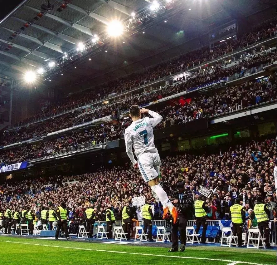 主裁在河南队获单刀时吹停比赛，是因为卡多索回接越位在先