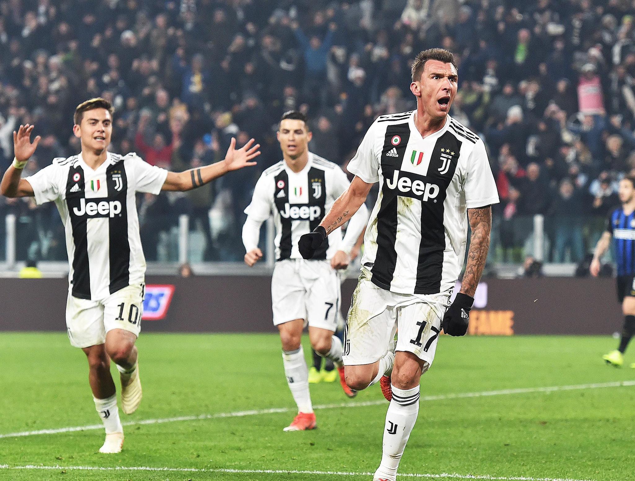 哈兰德晒与母亲、哥哥合照：老大、我和我哥