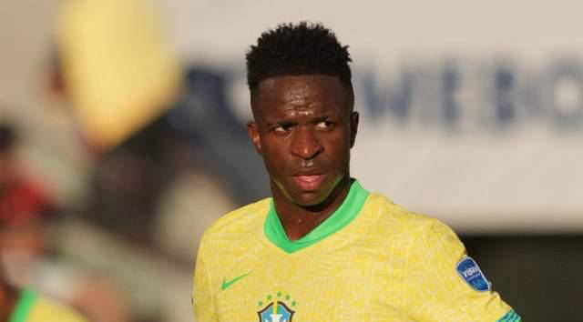 经典回顾：3年前的今天！阿根廷击败法国捧杯，梅西首获世界杯（三年前的今天：阿根廷力克法国加冕，梅西收获生涯首座世界杯）