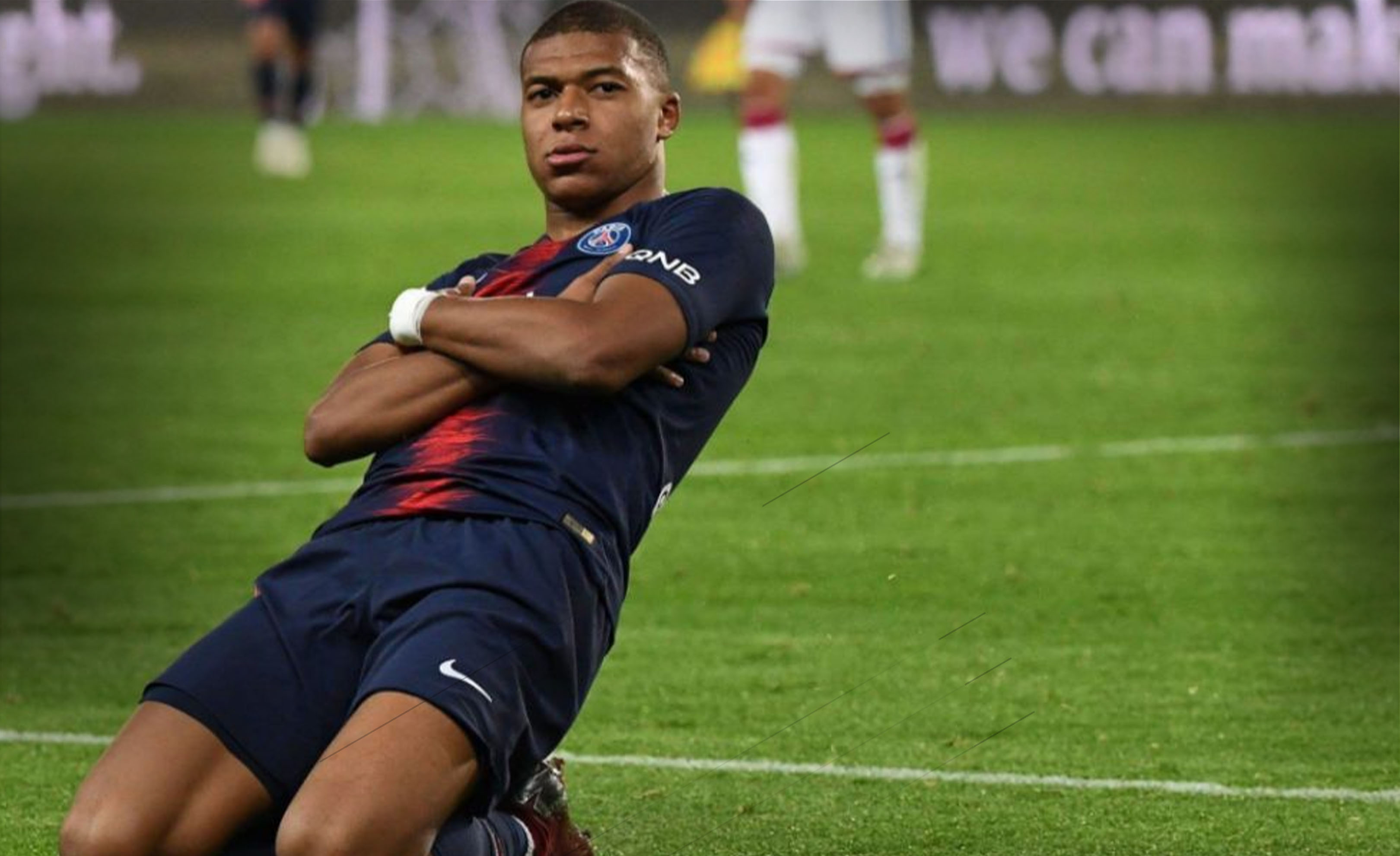 足球财经机构：阿兰希勒96年的转会费放到现在相当于2.25亿镑（足球金融机构称：按当今估值，阿兰希勒1996年转会费折合约2.25亿英镑）