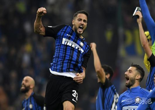 欧冠赛场精彩瞬间：巴萨2-0战胜国际米兰,（欧冠名场面：巴萨2-0力克国际米兰）