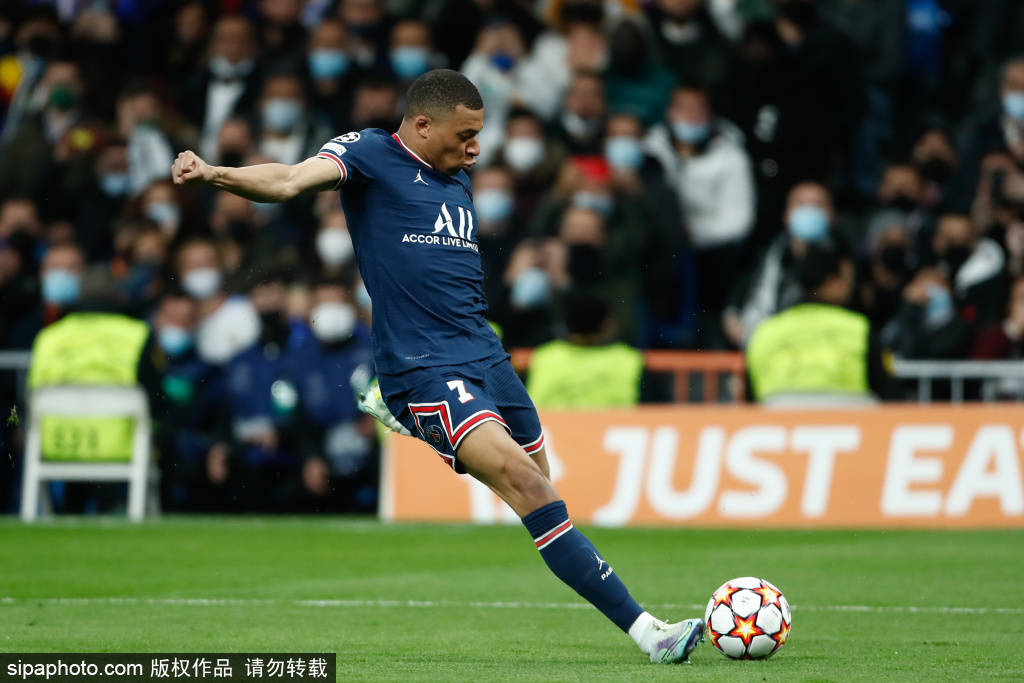 客场2-1力克中国香港，新加坡时隔41年重返亚洲杯正赛