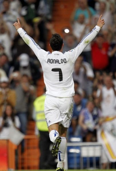 NBA球员数据榜：东契奇助攻领跑,