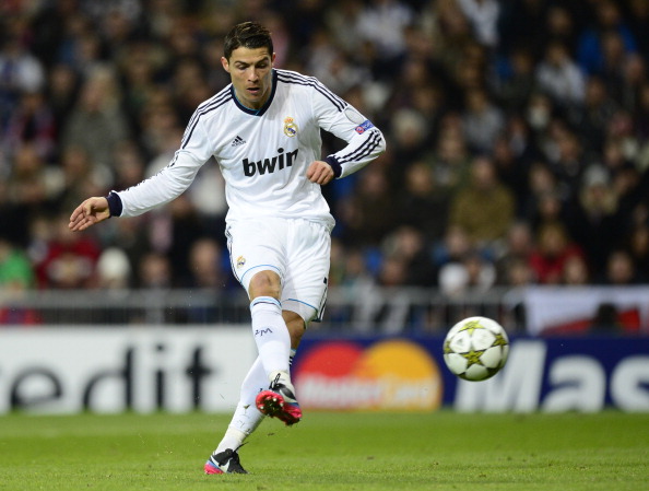 TA：因现代足球重视边路与攻防转换，菱形中场阵型已几乎绝迹