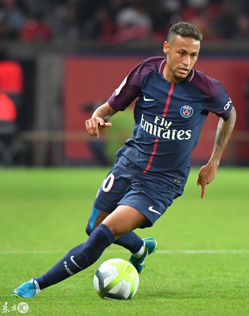 英联杯半场：贝尼特斯屡献神扑，阿森纳0-0水晶宫（英联杯半场战报：贝尼特斯多次神扑，阿森纳与水晶宫互交白卷）